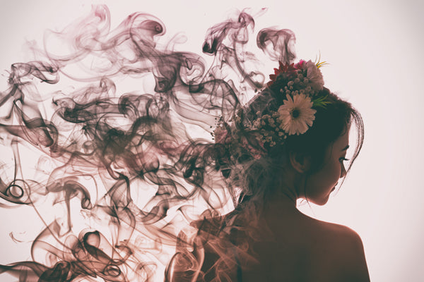 Bloemen in haar