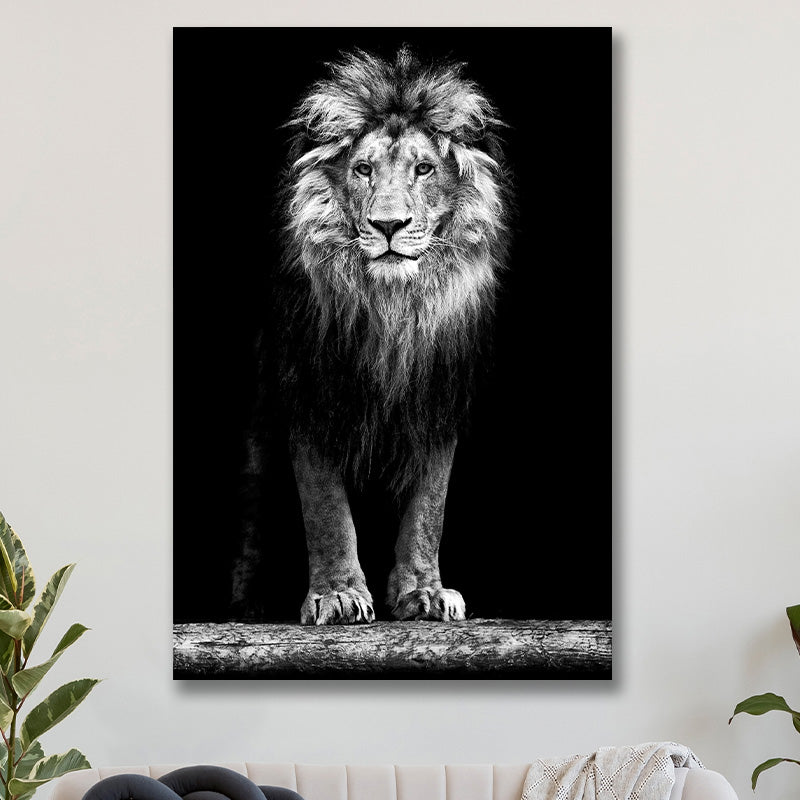 Leeuw staand zwart-wit