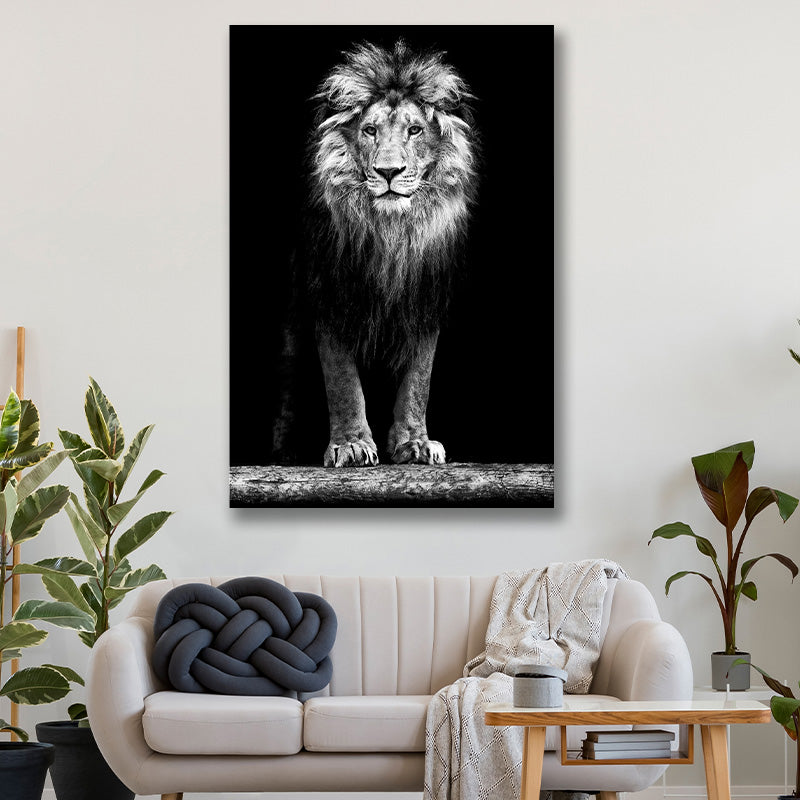 Leeuw staand zwart-wit